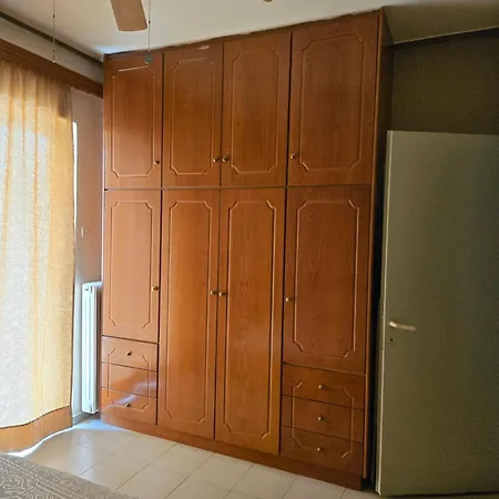 Kons Front アパート カラマタ